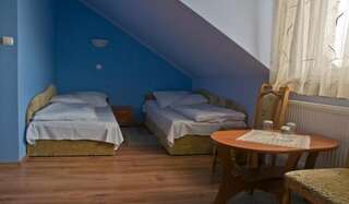 Отель Hotel Czardasz Вжесня Двухместный номер с 2 отдельными кроватями-1
